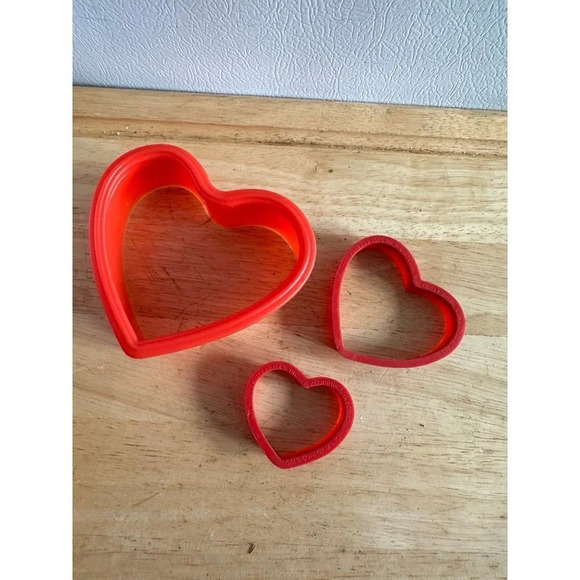 3 Cookie Cutter Red Hearts - Picture 1 of 7